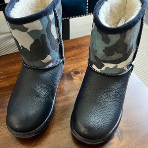 Preloved EMU Australia kids winter boots size US kids 13 UK12